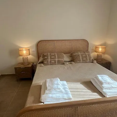 Italia Luxury مارينا دي بييتراسانْت